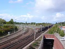 Die Västkustbana (links) vereinigt sich mit der Södra stambana vor dem Endhaltepunkt Lund C