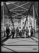 Tschlin GR, Schweizer u. Oesterreicher Soldaten, Innbrücke (1917)