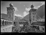 Blick auf zwei Türme des Stockalperpalasts vom Innenhof aus 1906