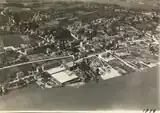 Luftbild von Walter Mittelholzer, 1919. Links vorne die Seidenfabrik, heute die Rote Fabrik. In der Bildmitte führt die Albisstrasse durch das Morgental hoch.