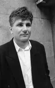 Schwarz-Weiß-Aufnahme des jungen Đinđić