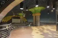 Hollywood-Vine, Los Angeles: Kinoleinwand, Kameras, Projektoren, Filmrollen und kulissenhafte Palmen spielen auf die Filmstadt Hollywood an Entwurf: Adolfo Miralles, Gilbert Luján