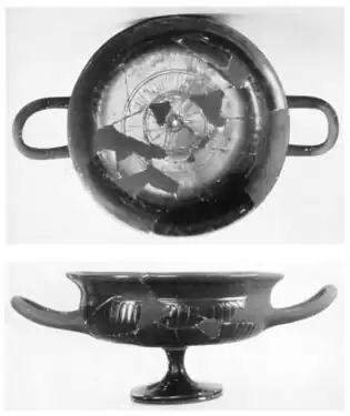 Modern wieder zusammengesetzte Fragmente einer Trinkschale (Typus „Acrocup“) aus den Lakedaimoniergräbern