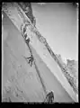 Fünf Bergsteiger steigen vom Ortler die Eiswand hinab, Foto: Artur Wehrli, 1909